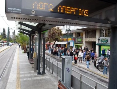 Ακινητοποιημένη όλη η χώρα από την 24ωρη απεργία της ΓΣΕΕ: Οι πολίτες θα μετακινηθούν με δικά τους μέσα